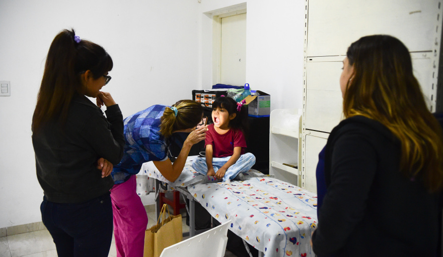 La Plata: Amplían la vacunación y los controles preventivos en jardines, escuelas y espacios comunitarios