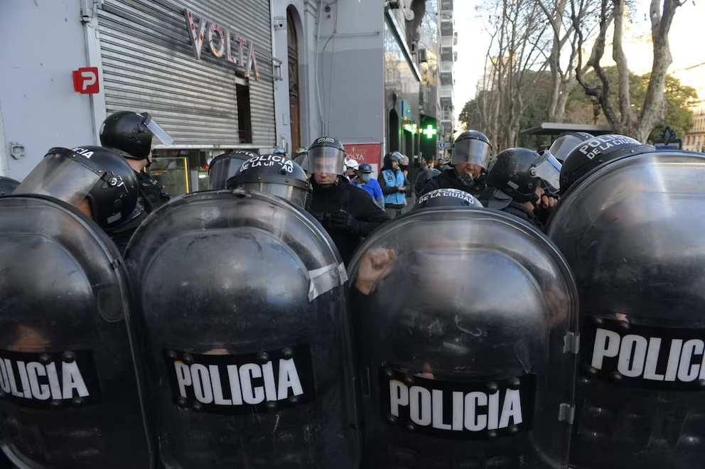 Tensión y heridos en una nueva marcha de jubilados frente al Congreso