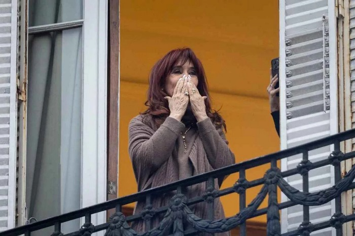 La Fiscalía retiró el pedido para que Cristina cumpla la condena en una cárcel