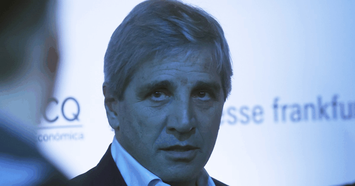 Se agota el modelo de contención cambiaria: el dólar pega otro salto y se acerca a los 1.300 pesos