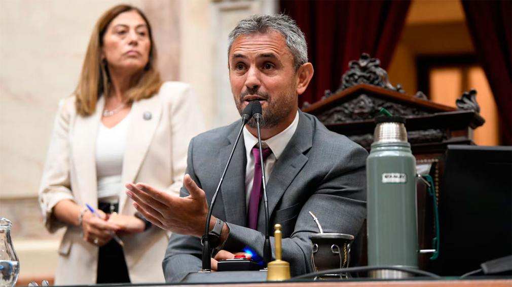 Martín Menem rompió el silencio y se despegó del escándalo de las coimas