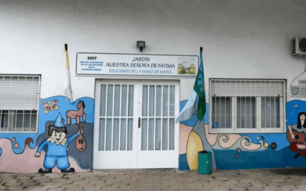 La maestra acusada de amordazar y maniatar a niños en un jardín de infantes de La Plata no se presentó a la audiencia previa al juicio oral