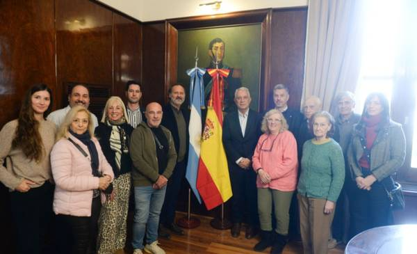 La Plata: Alak y la comunidad española anunciaron la reconstrucción de la Plaza España