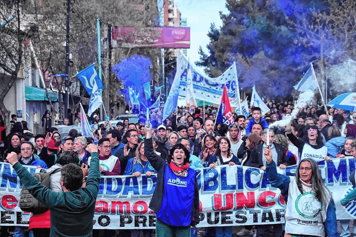 Marcha Federal: Masiva Movilización Respaldó el Rechazo a los Vetos de Milei en el Congreso