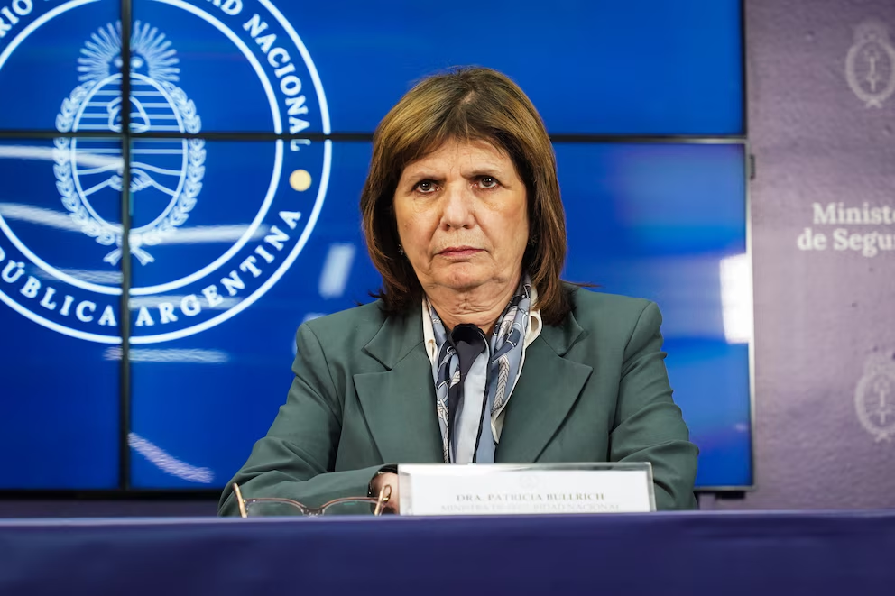 📌 Bullrich celebró un operativo en Córdoba, pero evitó referirse al triple femicidio narco en Florencio Varela