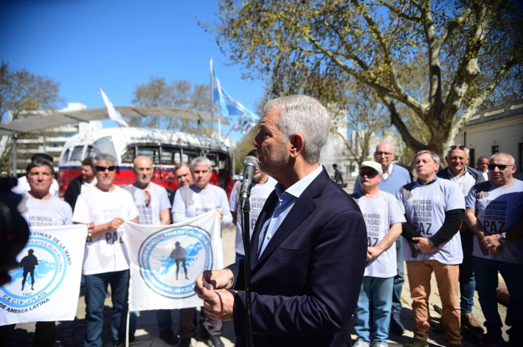 Alak despidió a un contingente de excombatientes platenses que viajará a las Islas Malvinas