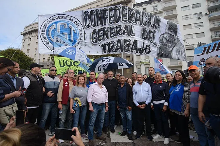 ⚙️ Sin acuerdo, la CGT se divide entre el diálogo con Milei y la presión por romper vínculos