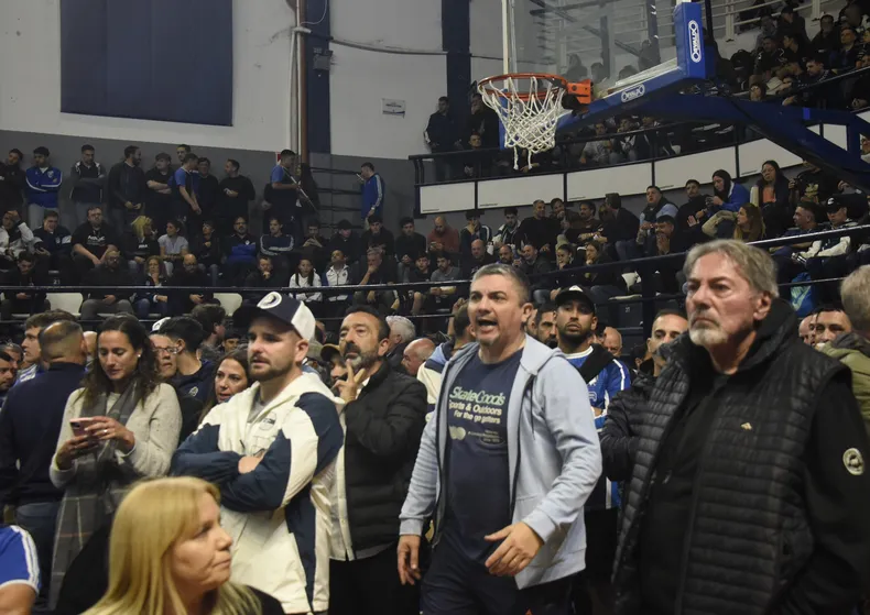 🔥 Batalla campal en la Asamblea de Gimnasia: botellazos, insultos y dirigentes a la fuga