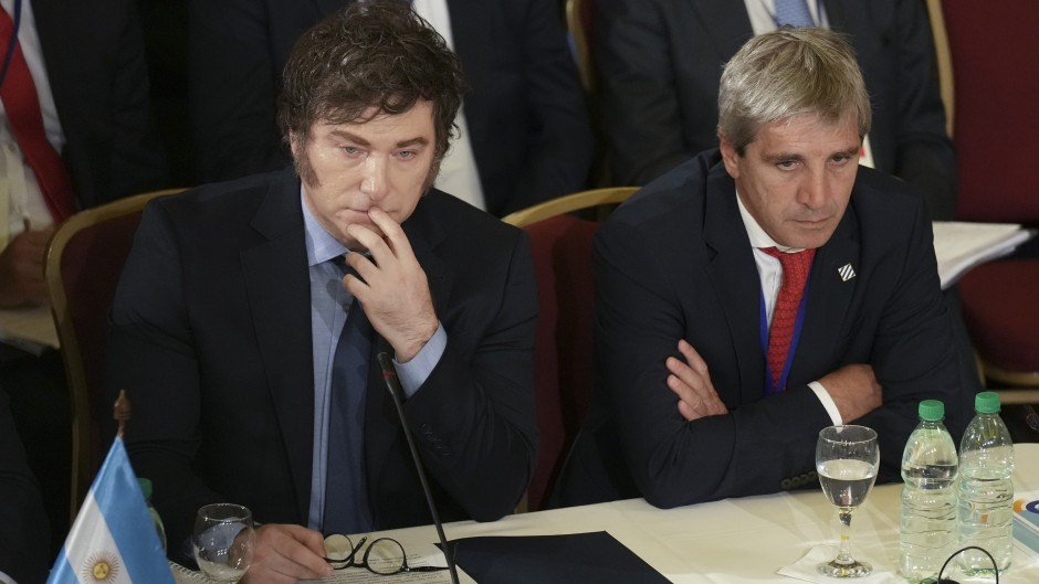 💵 Ni con el respaldo de EE.UU. el dólar afloja: volvió a subir y marcó otro récord histórico