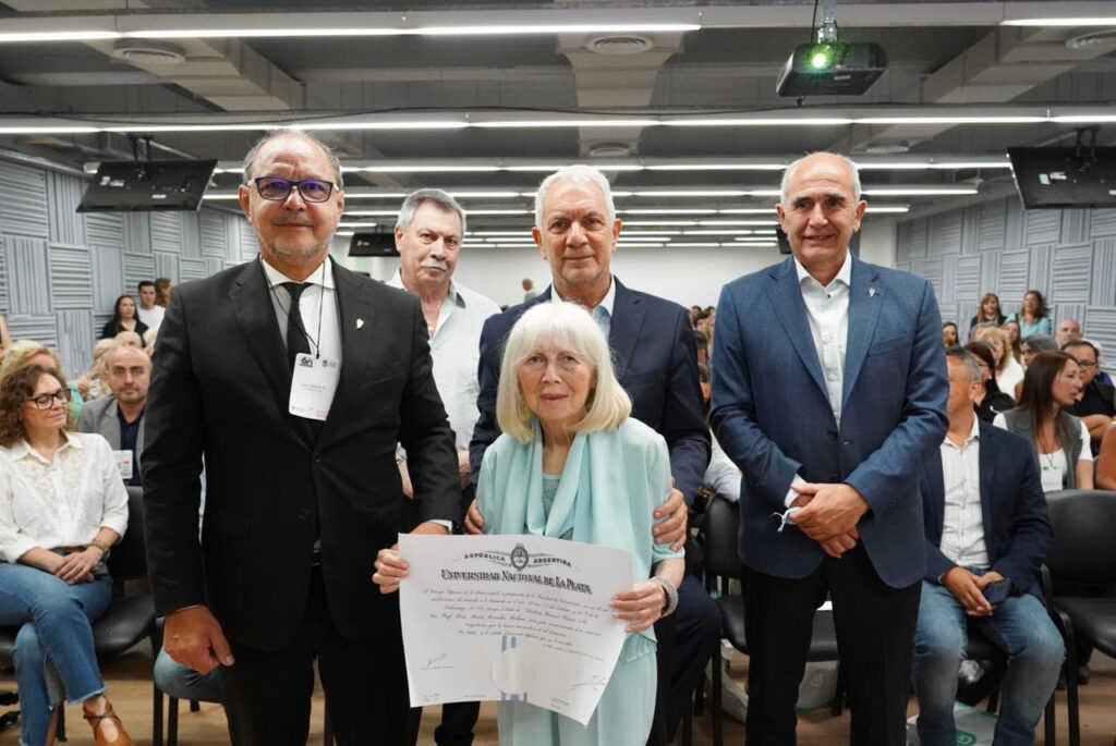 Alak acompañó el inicio del congreso que celebra los 60 años de la Facultad de Odontología