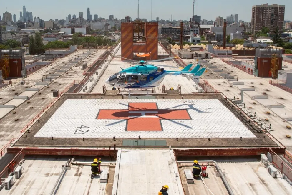 El Hospital Garrahan reactivó su helipuerto tras cuatro años con un traslado sanitario aéreo