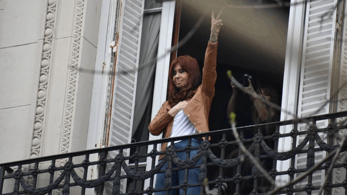🏛️ #CFK: podrá subir dos horas por día a la terraza de San José 1111