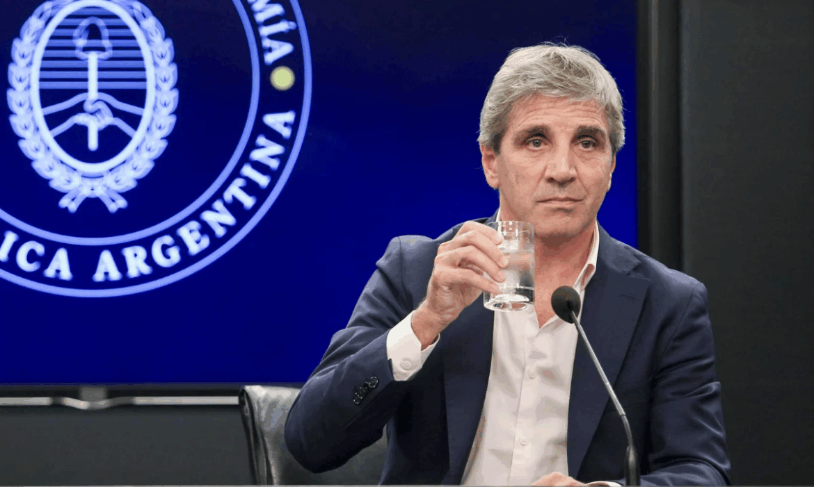 Caputo evita brindar detalles sobre la participación de sus hijos en el Ministerio de Economía