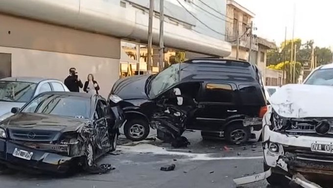 Choque múltiple en Quilmes: siete autos involucrados y tres personas internadas