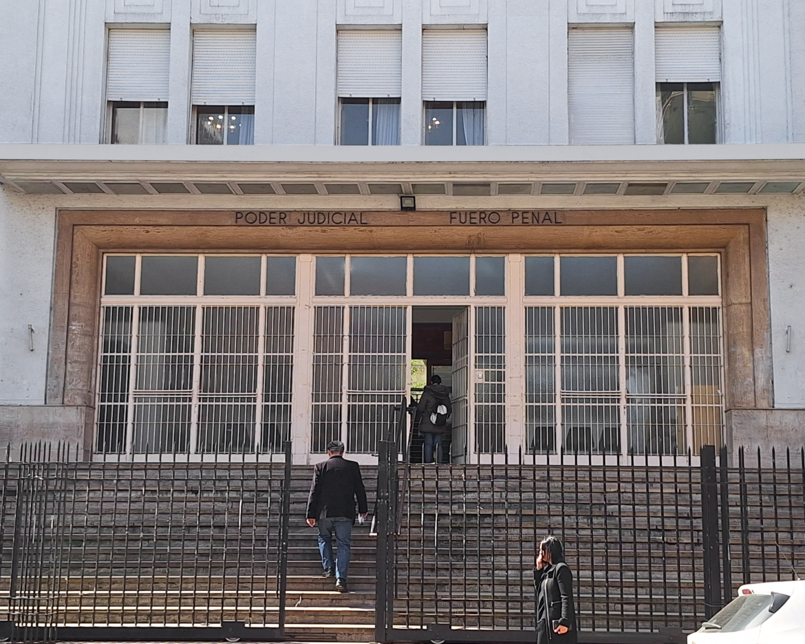 Impactante frase antes de morir: acusado de abuso se arrojó desde los tribunales de La Plata