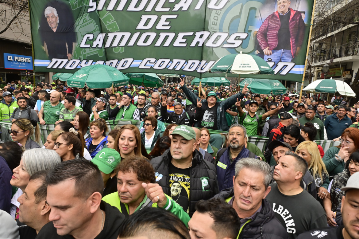 Estatales contra Milei: tras una caída del 35% en los salarios, el Gobierno reabre paritarias en medio de fuerte tensión