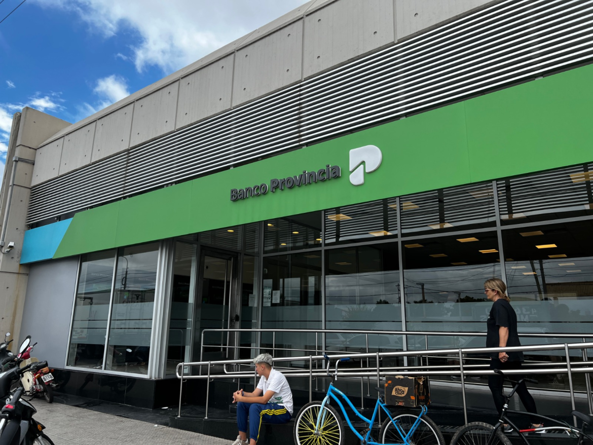 Fin del horario de verano: los bancos retoman la atención de 10 a 15 en la Provincia
