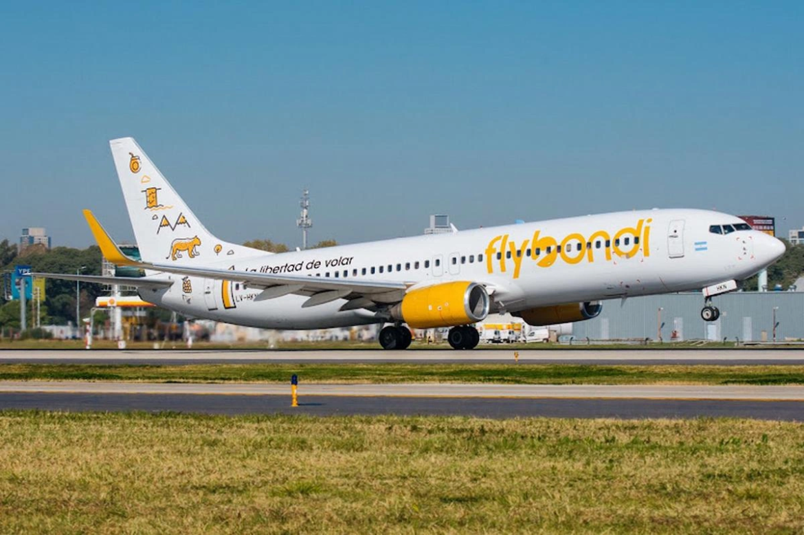 Flybondi ajusta su estructura en medio de cancelaciones y problemas operativo