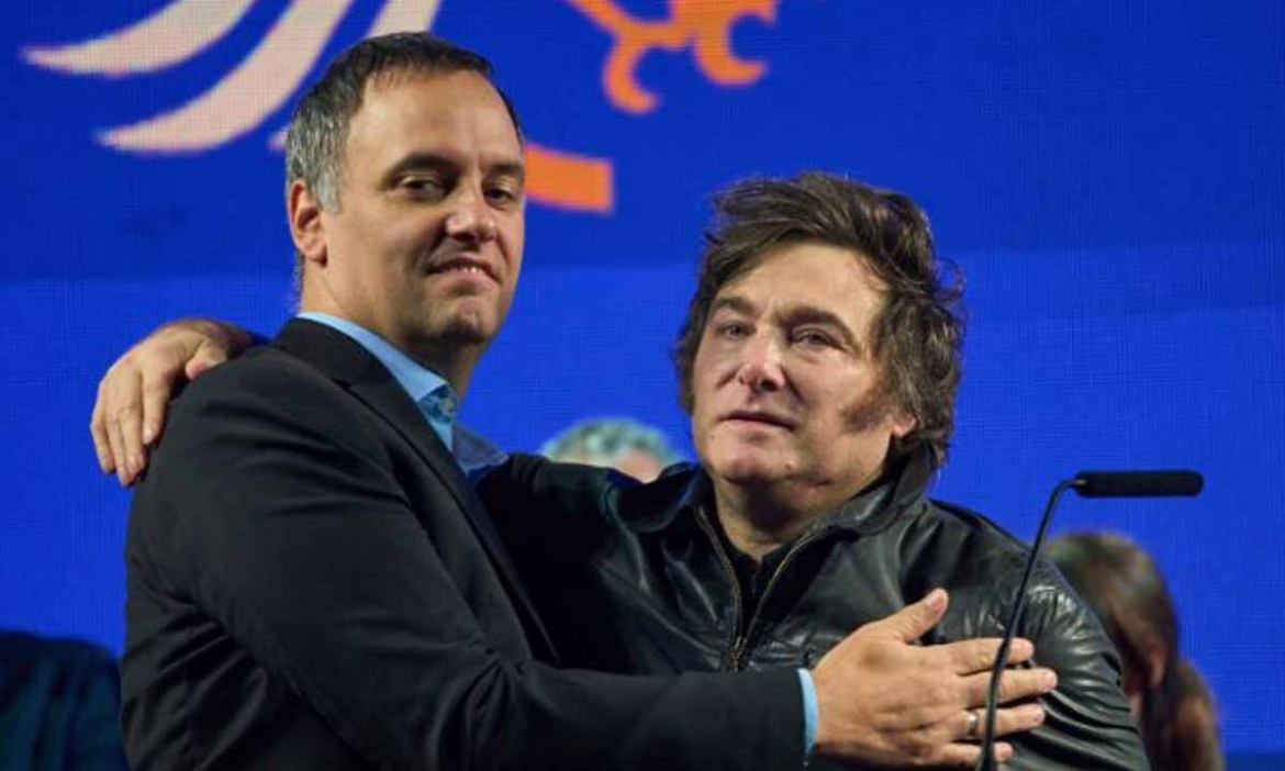 Milei se proyecta al 2027 y respalda a Adorni en medio de la tensión judicial