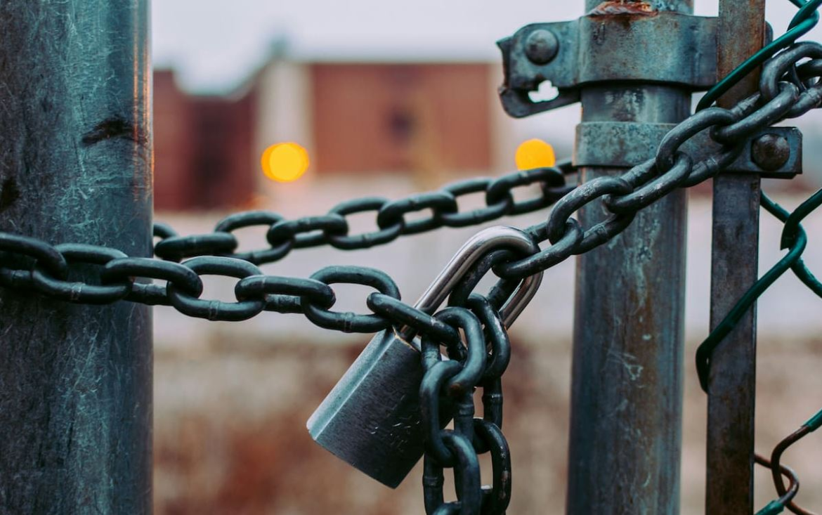 Crisis productiva: más de 10.000 empresas cerraron en 2025 y el comercio fue el sector más golpeado