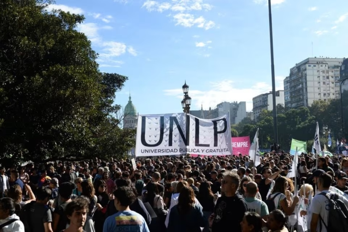 Paro y protesta en la UNLP: nodocentes realizan medidas de fuerza y convocan a clase pública