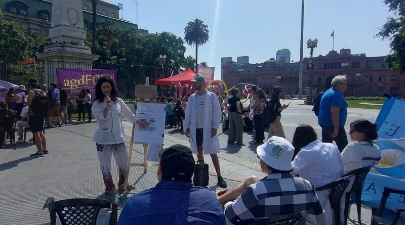 Clases públicas en Plaza de Mayo: docentes universitarios intensifican el reclamo por financiamiento