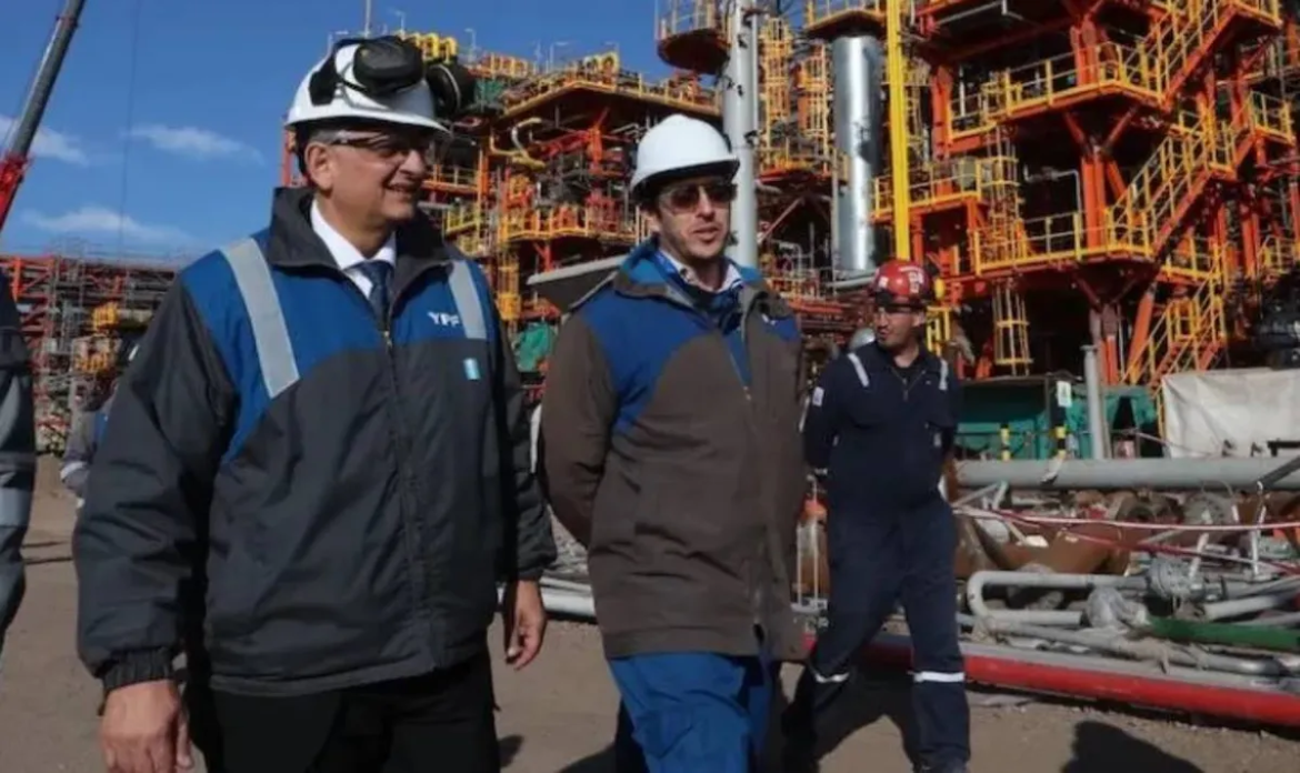 YPF congela los precios de los combustibles por 45 días y busca frenar el impacto en el bolsillo
