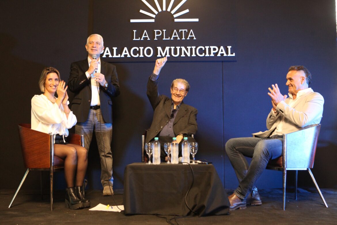 Con Alak y Víctor Hugo Morales, la Municipalidad homenajeó a Maradona a 40 años del “Gol del Siglo”