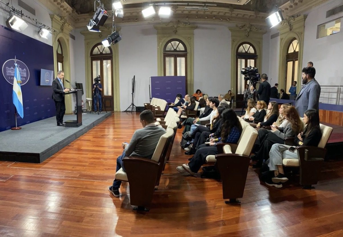 El Gobierno reabre la Sala de Prensa y busca retomar la iniciativa tras el conflicto con los medios