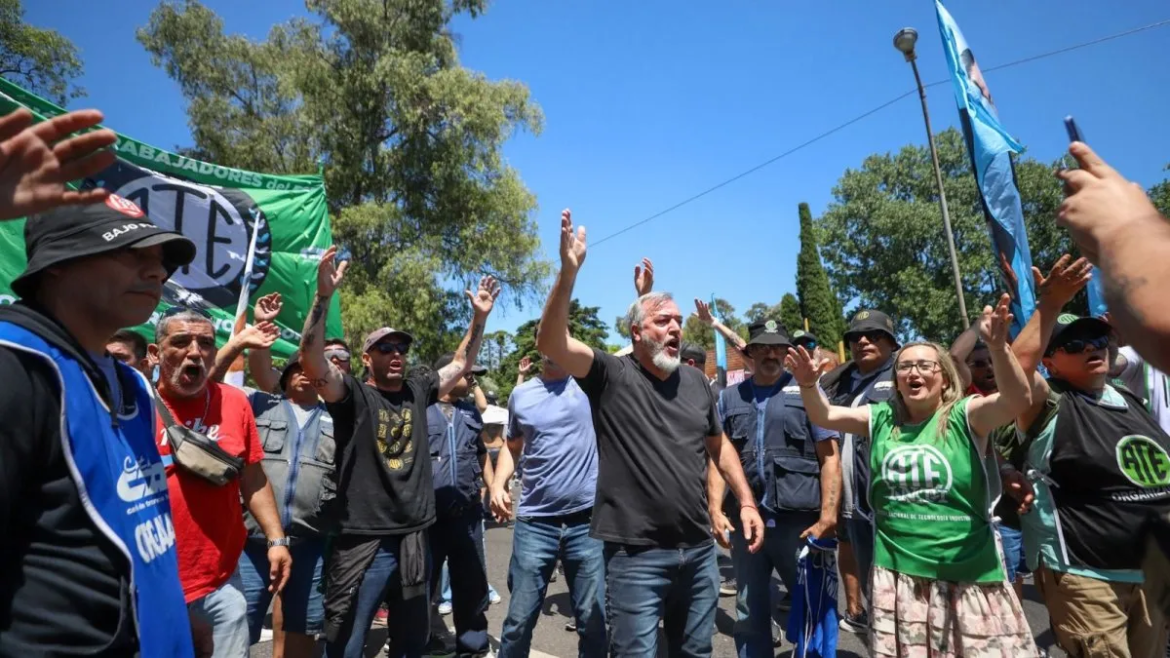 Revés judicial para Milei: la Justicia frenó despidos y la reestructuración del INTI tras una presentación de ATE