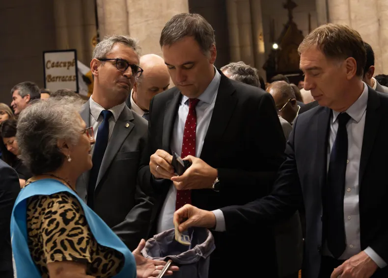 Adorni, en el centro de la polémica por gastos equivalentes a 2640 salarios mínimos