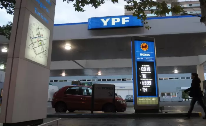 YPF analizará un nuevo aumento de combustibles tras el fin del “buffer” de precios
