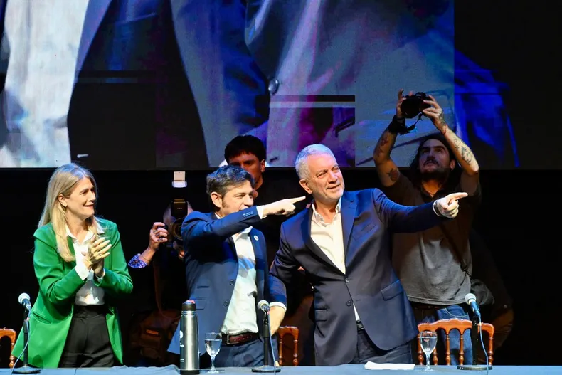Kicillof lanzó un curso político y militantes kirchneristas lo interrumpieron con pedidos por Cristina libre