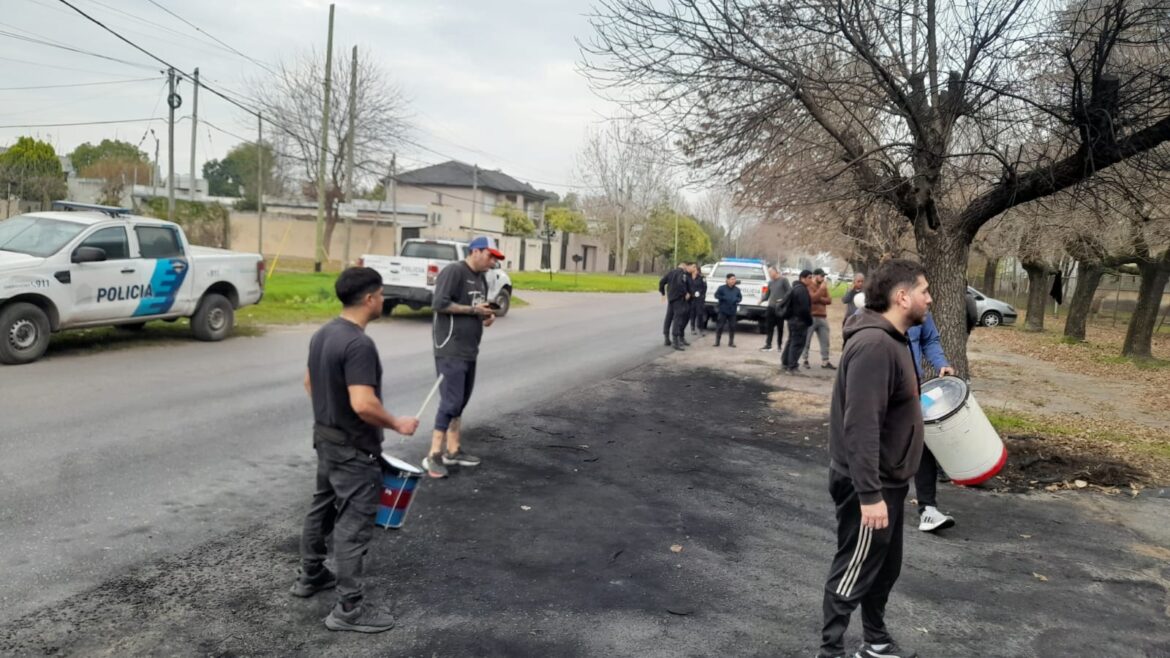 La Plata: Trabajadores despedidos de la textil Fisipa protestaron frente a la planta