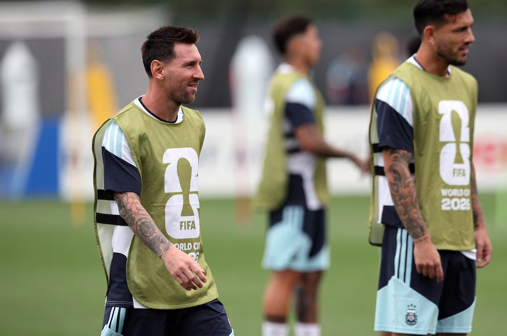 Scaloni recuperó a todo el plantel y define una sola variante para el duelo clave ante Austria