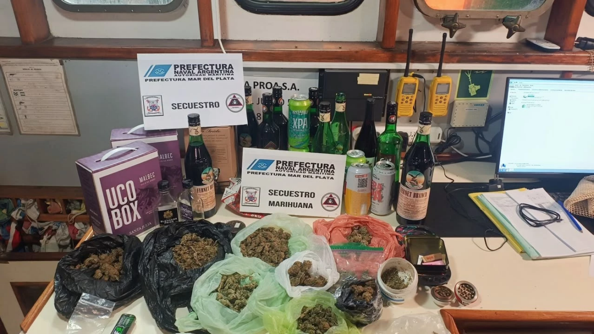 Inspeccionaron un buque pesquero en Mar del Plata y hallaron drogas y alcohol a bordo