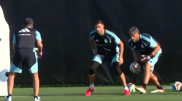 Mundial 2026: preocupación y tranquilidad al mismo tiempo por Dibu Martínez, que ya trabaja en Kansas pese a su lesión