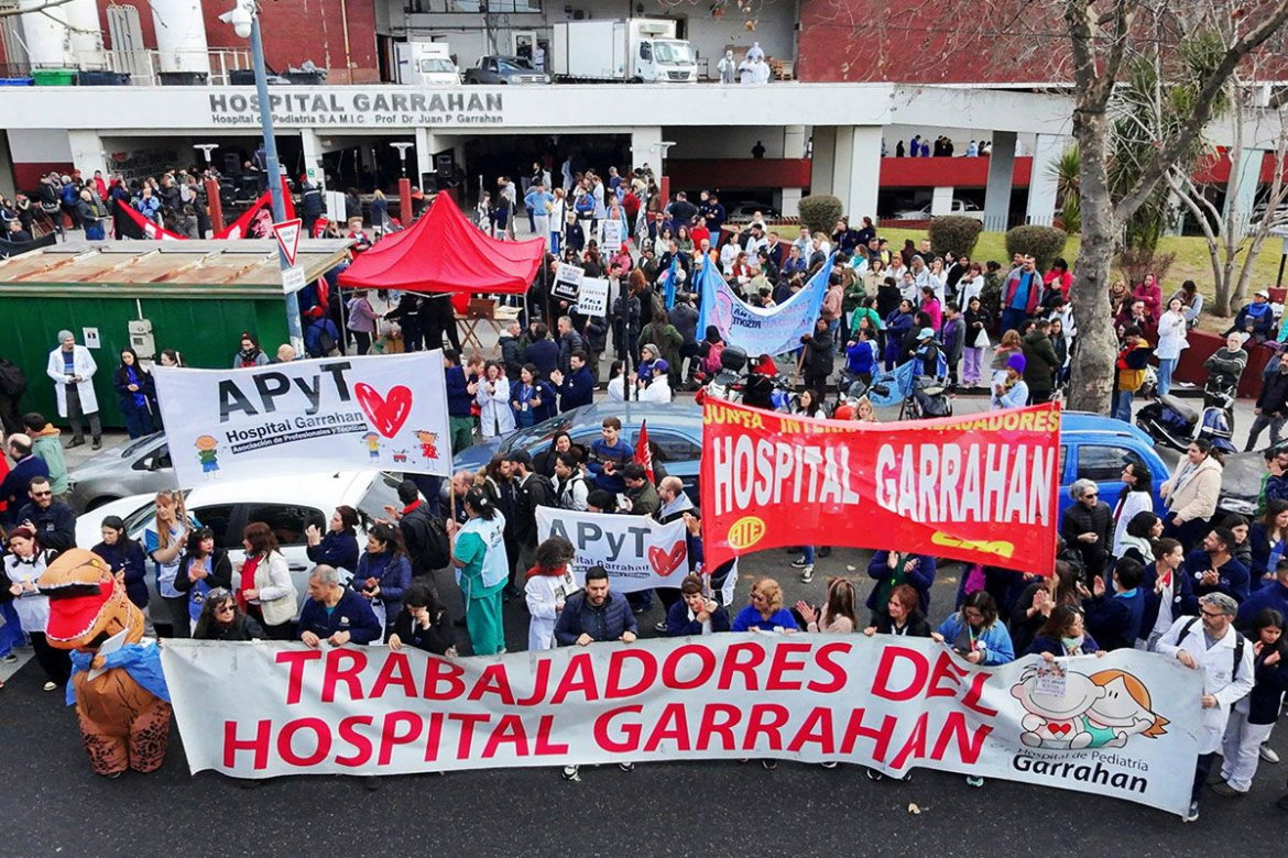 Milei redobla la apuesta en el conflicto del Garrahan: presentó un documental y los trabajadores denuncian una campaña de estigmatización