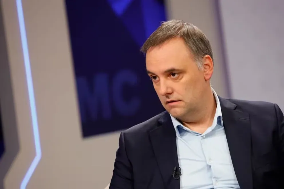Viejos videos de Adorni sobre Bitcoin reavivan la polémica por sus explicaciones patrimoniales