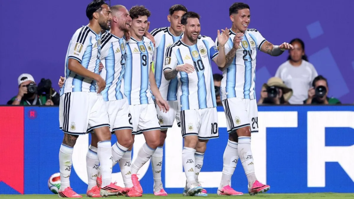 Messi brilló con un triplete y Argentina arrancó el Mundial con una goleada