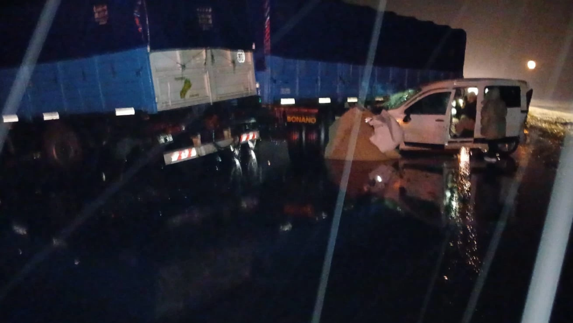 Caos bajo la lluvia: choque múltiple en la Ruta 2 generó momentos de máxima tensión