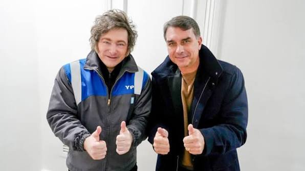 Milei viaja a Brasil y se reunirá con Flávio Bolsonaro en plena carrera electoral