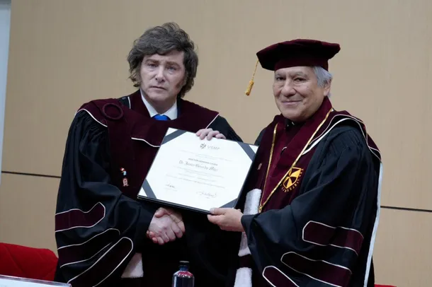 Milei fue distinguido con un Doctor Honoris Causa en Perú durante su visita oficial