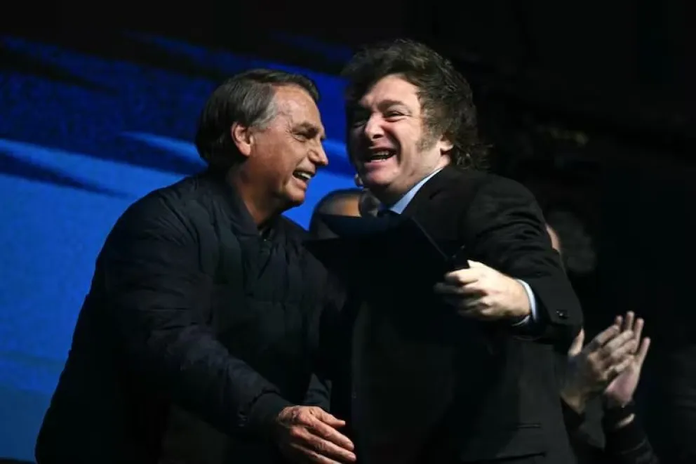 Milei viajará a Brasil para apoyar a Flávio Bolsonaro y reunirse con Jair Bolsonaro