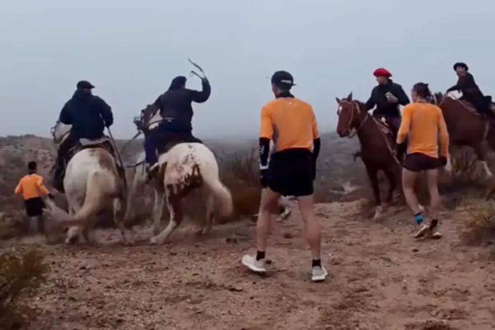 Violento ataque durante una carrera en Río Negro: jinetes agredieron a corredores y habrá denuncia penal