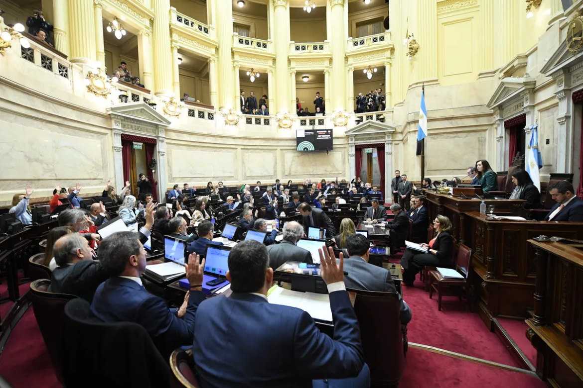 Los senadores cobrarán casi $12 millones por mes desde agosto tras un nuevo aumento salarial