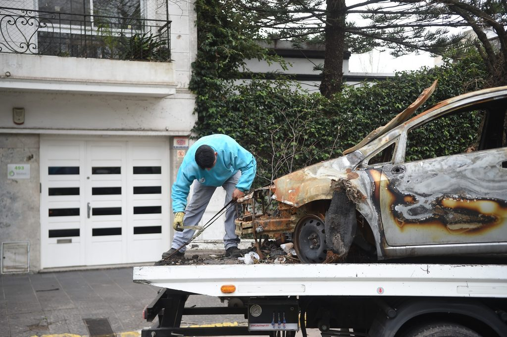 El Municipio retiró autos abandonados de Los Hornos y Lisandro Olmos