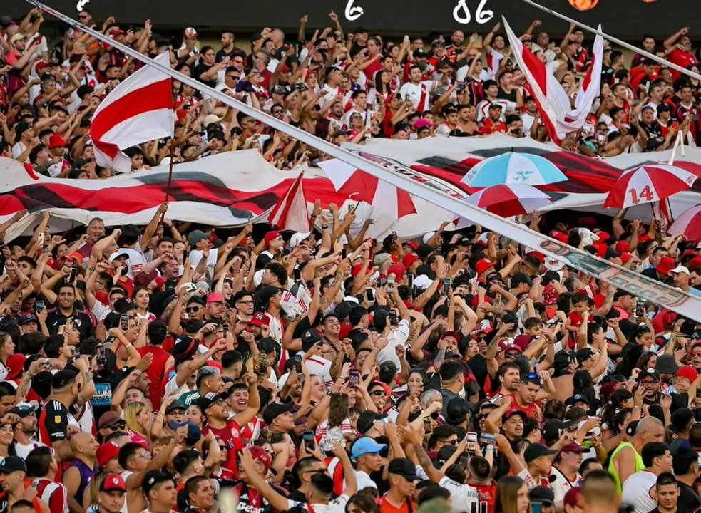 Tragedia en el Monumental: murió un hincha de River durante el partido ante Independiente Santa Fe