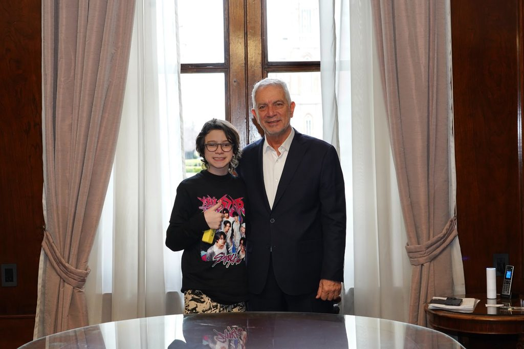 Alak recibió a Ian Moche: educación inclusiva, derechos y arte, los ejes del encuentro