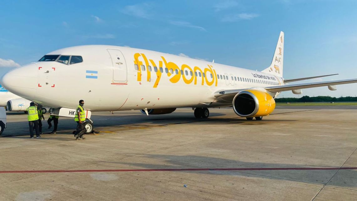 Flybondi, bajo presión: cancelaciones, reclamos y cuestionamientos que ponen en duda su continuidad